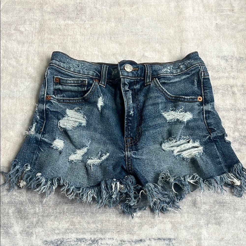 GAP Distressed Blue Jean Shorts with Frayed Hem - Picture 2 of 7